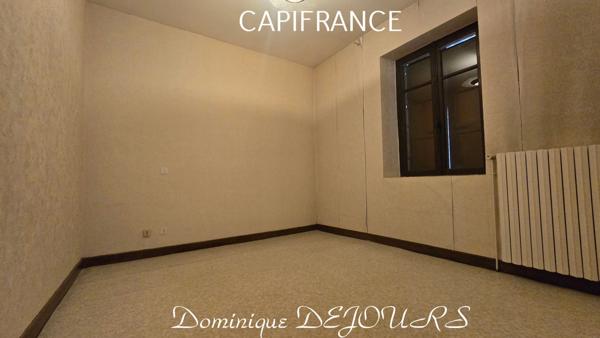 Maison composée de 2 appartements (57 et 43m²) et d'un grand garage de 100m².