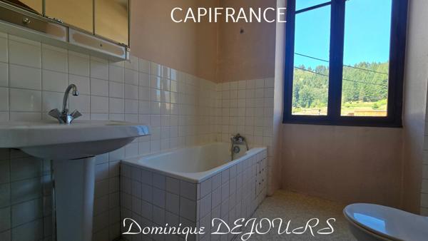 Maison composée de 2 appartements (57 et 43m²) et d'un grand garage de 100m².