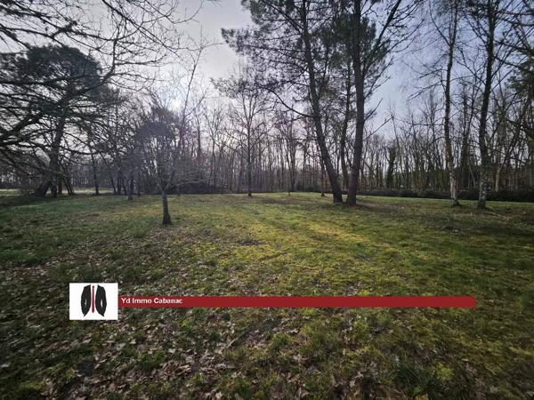TERRAIN CONSTRUCTIBLE DANS UN ECRIN DE VERDURE