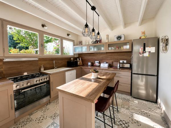 Maison d'habitation 7 pièces à vendre plus trois revenus locatifs MATHA (17)