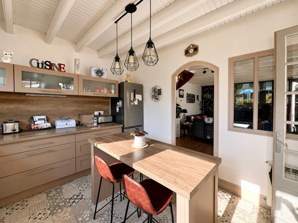 Maison d'habitation 7 pièces à vendre plus trois revenus locatifs MATHA (17)