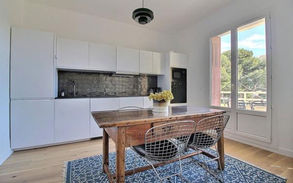 Appartement à vendre    3 pièces • 65 m2 Marseille 8