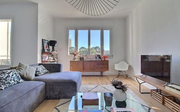 Appartement à vendre    3 pièces • 65 m2 Marseille 8