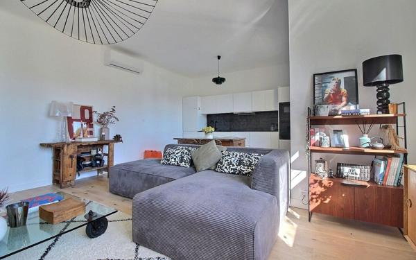 Appartement à vendre    3 pièces • 65 m2 Marseille 8