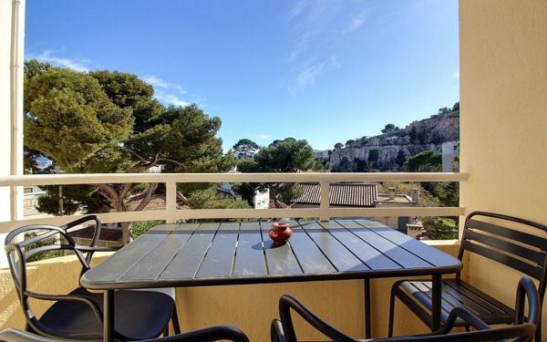 Appartement à vendre    3 pièces • 65 m2 Marseille 8