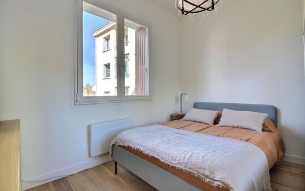 Appartement à vendre    3 pièces • 65 m2 Marseille 8