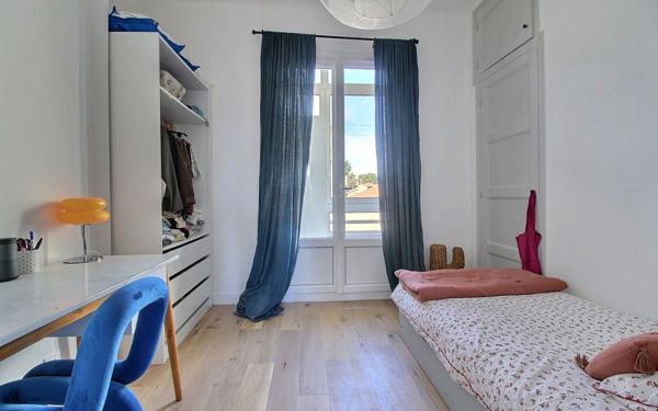 Appartement à vendre    3 pièces • 65 m2 Marseille 8
