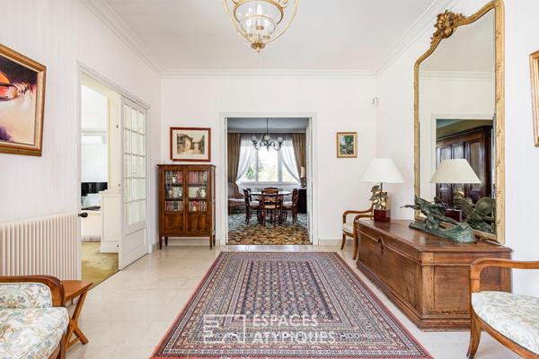 Grande villa cossue avec jardin quartier résidentiel prisé