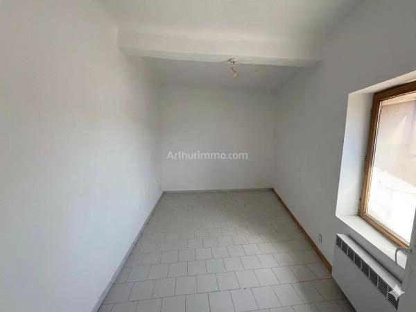 Vente                                                      Appartement
                        
                     2 pièces                      46 m2                     à Sainte-Tulle