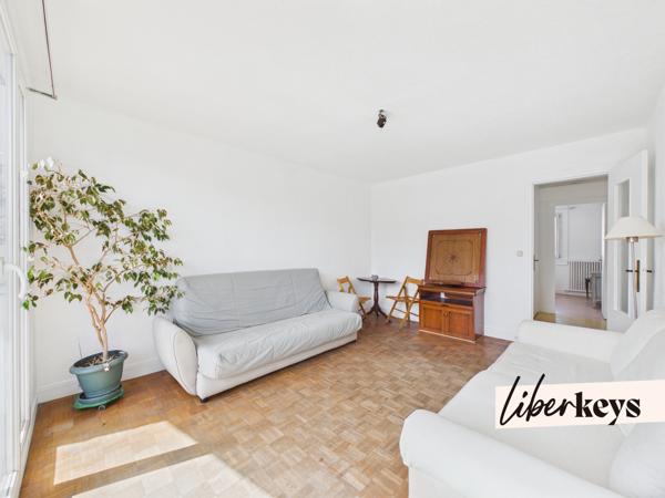 DERNIER ÉTAGE – 3 PIÈCES LUMINEUX AVEC BALCON