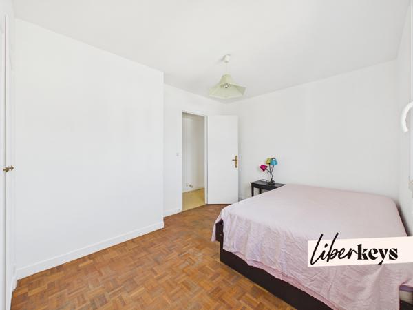 DERNIER ÉTAGE – 3 PIÈCES LUMINEUX AVEC BALCON