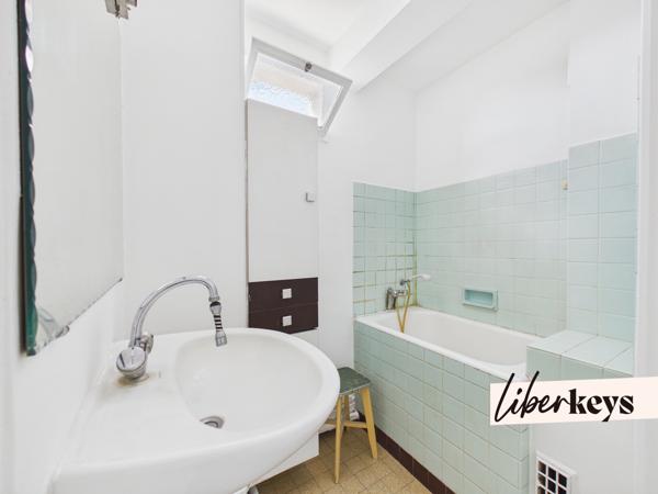 DERNIER ÉTAGE – 3 PIÈCES LUMINEUX AVEC BALCON