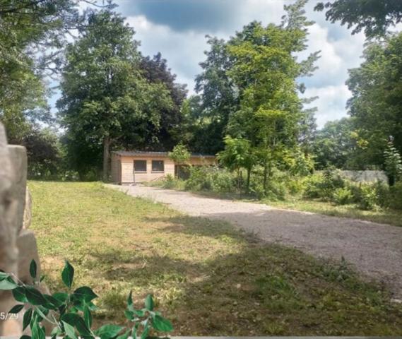 Terrain à vendre proche VEZELISE (54) TERRAIN à bâtir de 1072 m2 avec ATELIER et TERRASSE COUVERTE