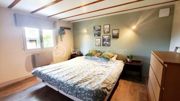 Située dans le charmant village de Castelbiague à 10 minutes de Salies du Salat et d Aspet cette maison de 175 m² entièrement rénovée avec énormément de goût offre une vie fonctionnelle et lumineuse 
Elle bénéficie d’une vue dégagée sur la verdure et la forêt des alentours.
Elle se compose au rez de chaussée d une grande pièce à vivre avec une cuisine ouverte sur le séjour, d'une salle d eau et de deux chambres.

À l’étage se trouve une cuisine neuve équipée et ouverte sur un salon lumineux, deux chambres, un bureau aménagé en chambre d’enfant, une salle d’eau avec douche à l’italienne et des WC séparés et le chauffage est assuré par un poêle à bois puissant de bonne qualité.

À l’extérieur le terrain d environ 1 700 m² accueille une jolie piscine avec bâche rigide et pompe à chaleur pour chauffer l’eau Des menuiseries en aluminium avec moustiquaires un portail électrique et un terrain de pétanque enrichissent l ensemble Un cabanon de jardin et un coin de paradis complètent ce bien Cette maison peut être divisée en deux logements