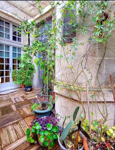 Un bien unique au cœur d’Avignon, pensé pour s’adapter à tous les projets : résidence de charme, investissement ou usage mixte.