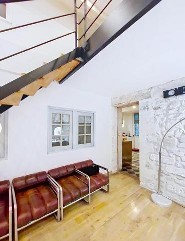 Un bien unique au cœur d’Avignon, pensé pour s’adapter à tous les projets : résidence de charme, investissement ou usage mixte.