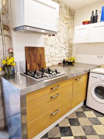 Un bien unique au cœur d’Avignon, pensé pour s’adapter à tous les projets : résidence de charme, investissement ou usage mixte.