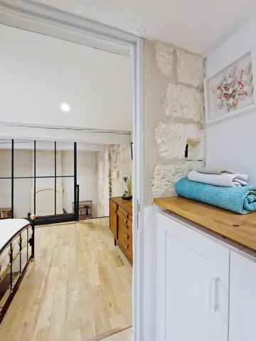 Un bien unique au cœur d’Avignon, pensé pour s’adapter à tous les projets : résidence de charme, investissement ou usage mixte.