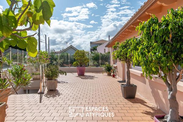 Villa confidentielle avec piscine rooftop et deux garages au coeur d’un quartier prisé