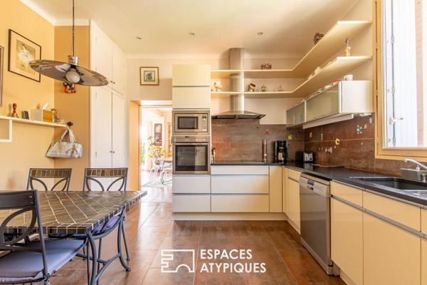 Villa confidentielle avec piscine rooftop et deux garages au coeur d’un quartier prisé