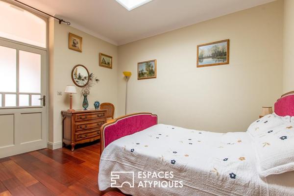 Villa confidentielle avec piscine rooftop et deux garages au coeur d’un quartier prisé