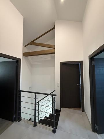 Elégance moderne, volumes généreux et lumière naturelle dans un quartier d'exception