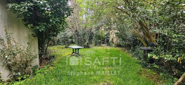 Maison de ville spacieuse au fort potentiel