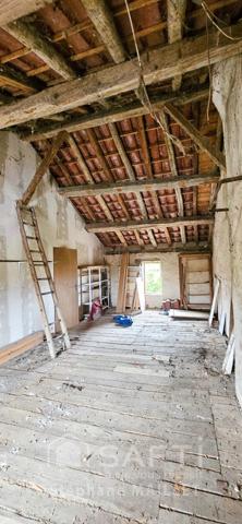 Maison de ville spacieuse au fort potentiel