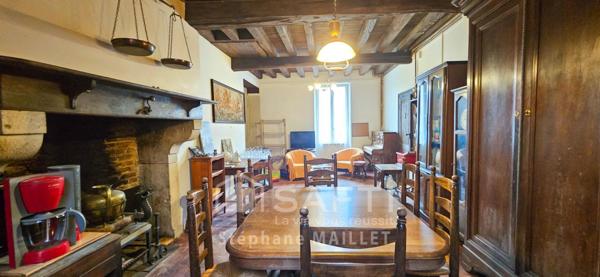 Maison de ville spacieuse au fort potentiel