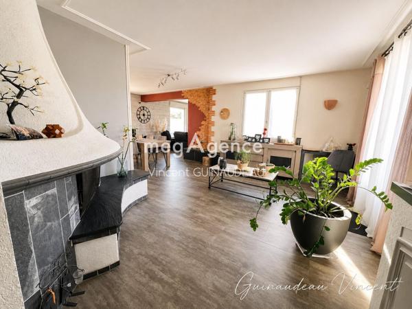 Maison à LA ROMAGNE, 49740 - 10 pièces 174m²