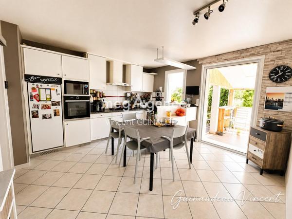 Maison à LA ROMAGNE, 49740 - 10 pièces 174m²