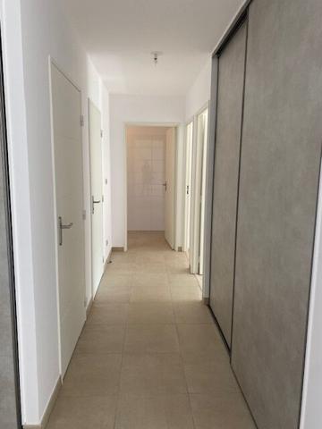 A LOUER - Appartement centre ville PERONNAS 3 pièce(s) NEUF terrasse et garage