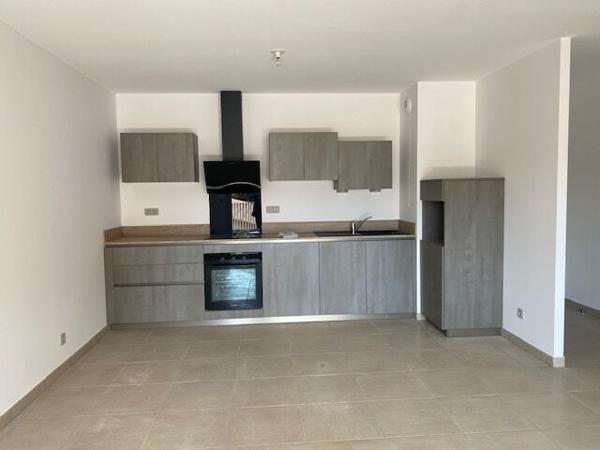 A LOUER - Appartement centre ville PERONNAS 3 pièce(s) NEUF terrasse et garage