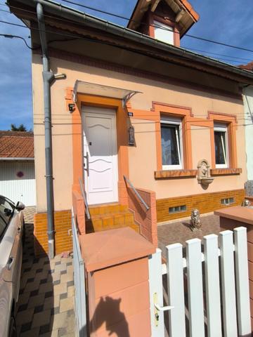 Maison avec garage, terrasse et jardin