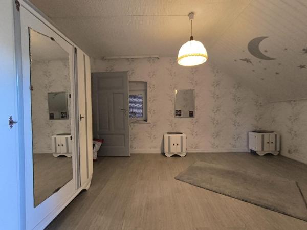 Maison avec garage, terrasse et jardin