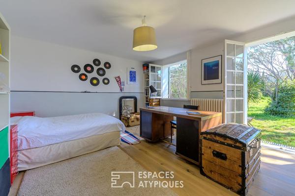 Douceur de vivre, villa singulière au coeur de son jardin méditerranéen avec piscine