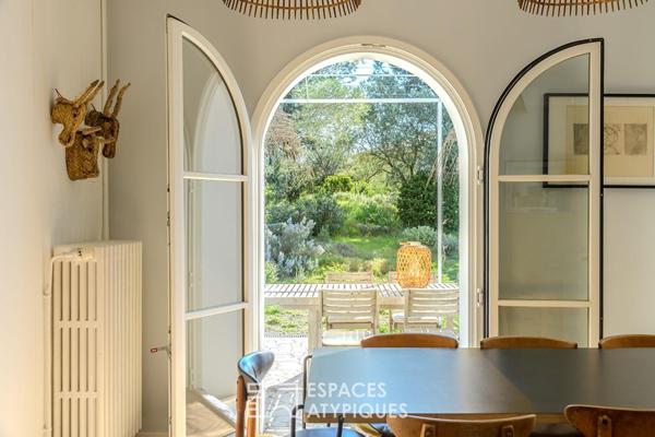 Douceur de vivre, villa singulière au coeur de son jardin méditerranéen avec piscine