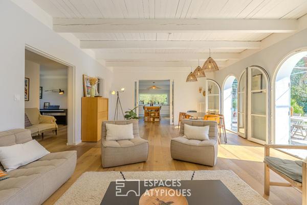 Douceur de vivre, villa singulière au coeur de son jardin méditerranéen avec piscine