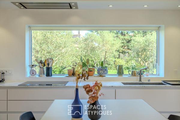 Douceur de vivre, villa singulière au coeur de son jardin méditerranéen avec piscine