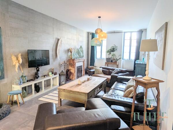 Maison en pierre en centre ville de Marennes + studio loué