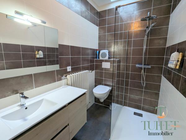 Maison en pierre en centre ville de Marennes + studio loué