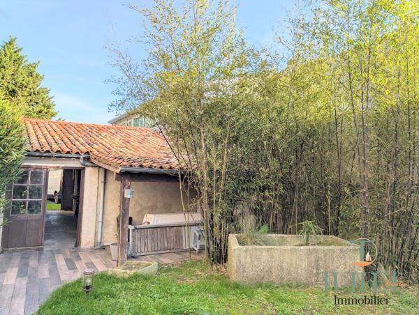 Maison en pierre en centre ville de Marennes + studio loué