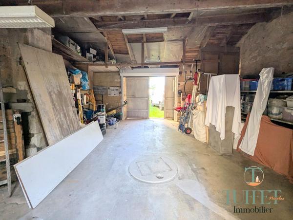 Maison en pierre en centre ville de Marennes + studio loué