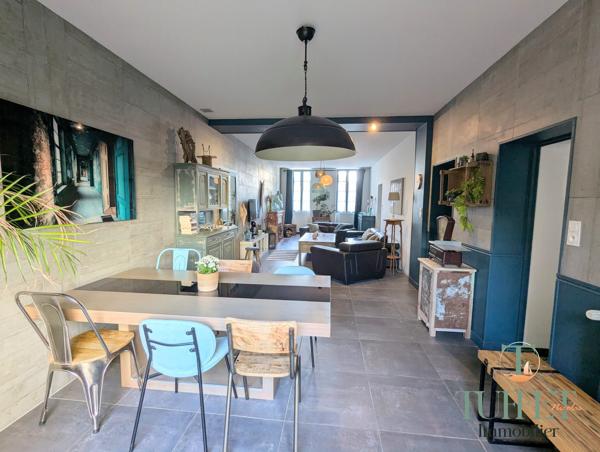 Maison en pierre en centre ville de Marennes + studio loué