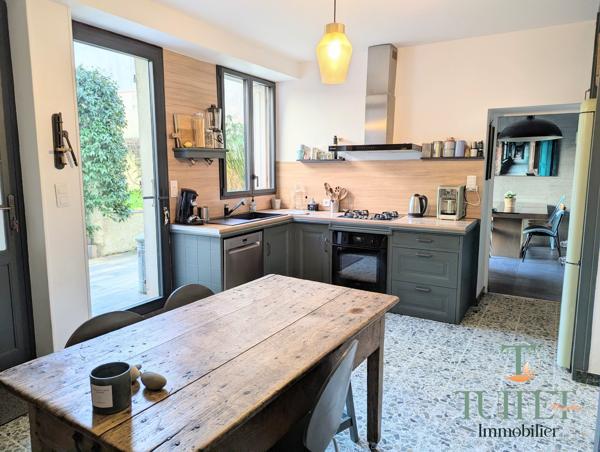 Maison en pierre en centre ville de Marennes + studio loué