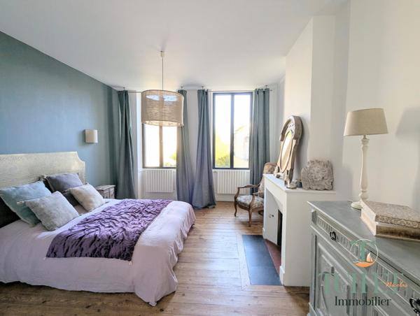 Maison en pierre en centre ville de Marennes + studio loué