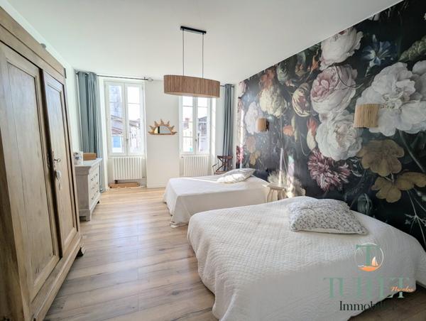 Maison en pierre en centre ville de Marennes + studio loué