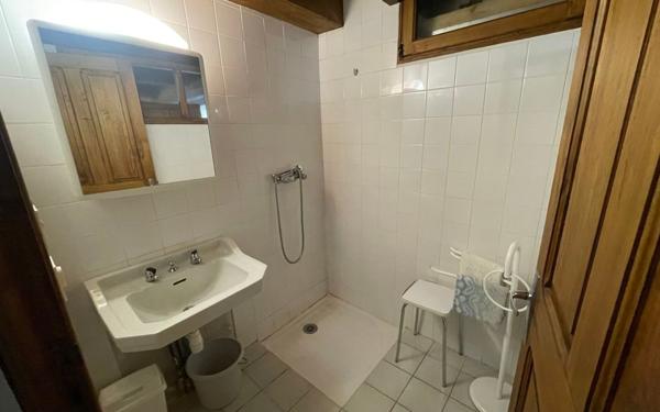 Maison à vendre    2 pièces •  Hures-la-Parade