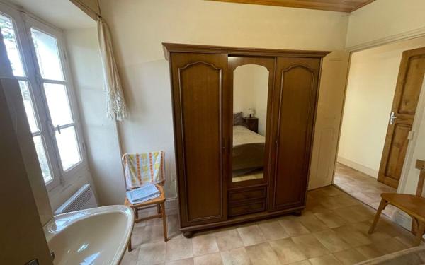 Maison à vendre    2 pièces •  Hures-la-Parade