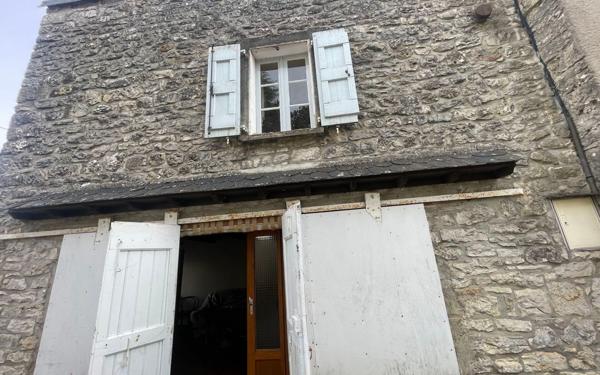 Maison à vendre    2 pièces •  Hures-la-Parade